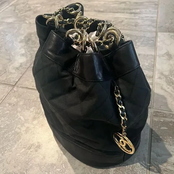 Chanel Black Canvas CC Chain Bucket Bag, Rare Vintage, Made in Italy - Picture 4 of 15